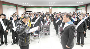 철저한 방역으로 청정 축산을 결의하는 인제축협.