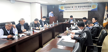 지난달 29일 열린 한돈협회 축산환경대책위원회에서 환경부 관계자는 가축분뇨 관련 각종 제도 개선 추진 현황을 설명하고 농가를 비롯한 축산업계 차원의 협조를 당부했다.