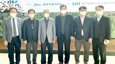 사진 왼쪽부터 양계협회 제주도지회 이종철 부지회장, 한춘규 도지회장, 한라양계 김해규 대표, 계란자조금관리위원회 김양길 위원장, 애월아빠들 송창훈 이사, 계란자조금관리위원회 김종준 사무국장.