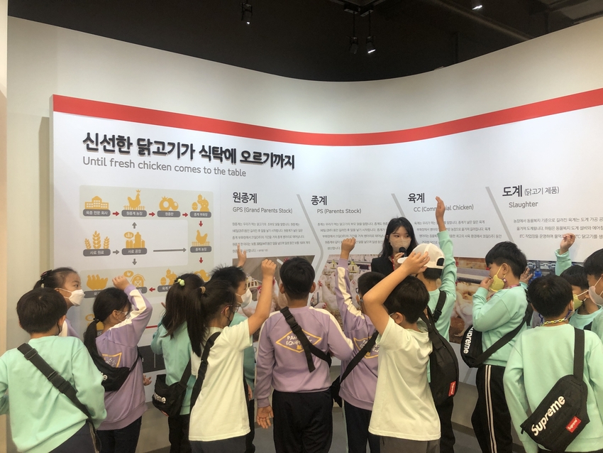 하림의 견학 프로그램이 체험학습과 산업관광의 새로운 명소로 떠오르고 있다.