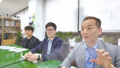 (사진 오른쪽부터) 유우개량부 등록심사팀 김준수 팀장, 박찬혁 과장, 김동현 사원.