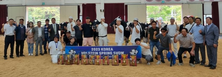 낙농 2세 모임 밀크마스터는 이번 대회에서 챔피언 8개 부문을 석권하는 성적을 거뒀다.