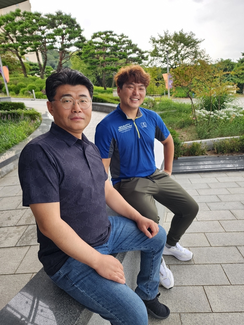 서점모를 이끌어 가고 있는 조명근 회장(왼쪽)과 곽용환 총무