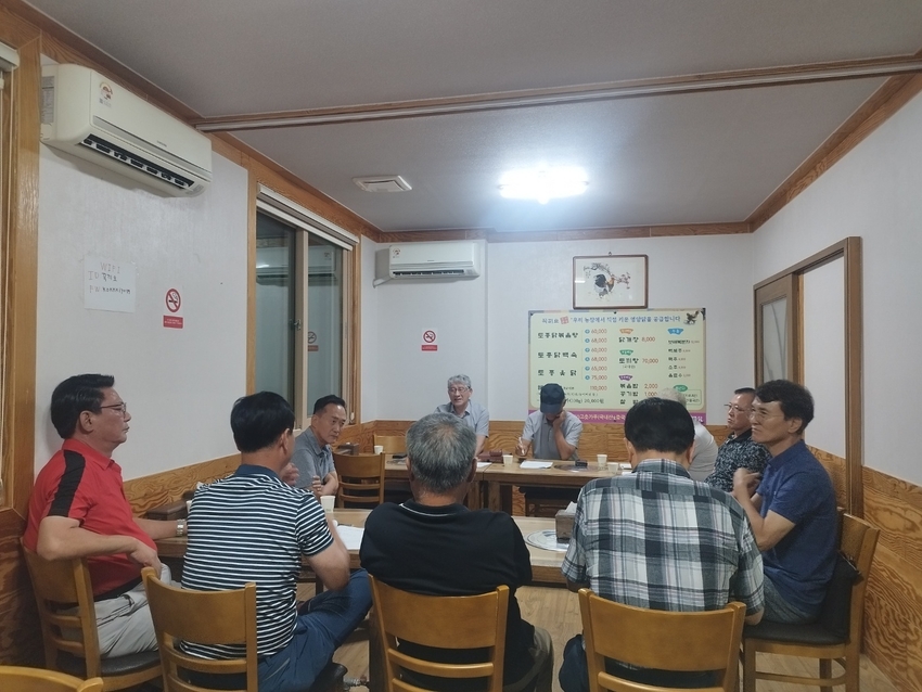 토종닭협회 내 2분과들이 머리 맞대고 18호 유통 근절방안에 대해 논의하고 있는 모습.