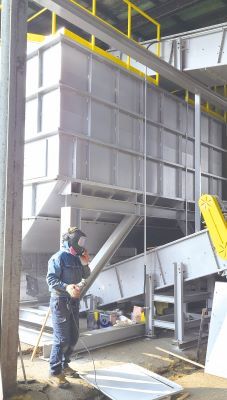 고양시로부터 1억5천만원을 보조받아 설치중인 무포배송을 위한 8톤 용량의 저장탱크.