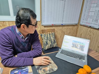 올해 충북농업마이스터대 낙농전공 주임교수로 임용된 이동원 대표가 커리큘럼을 설명하고 있다. 
