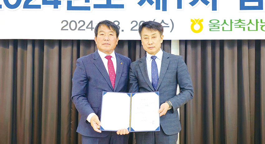 왼쪽 윤주보 조합장, 오른쪽 한동헌 상임이사.