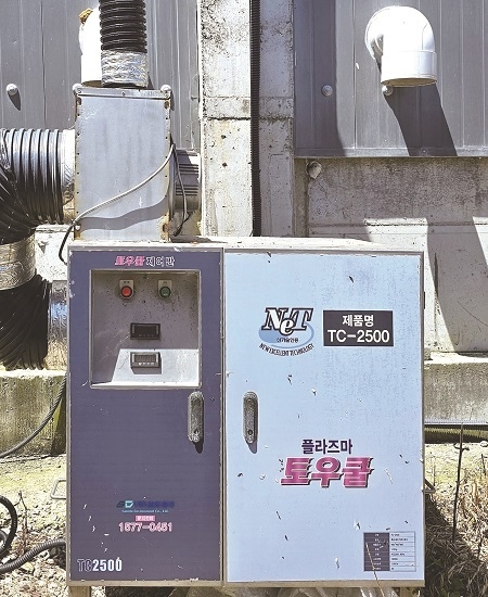 돼지 분만사에 설치된 주)삼도환경의 '토우쿨' 제품