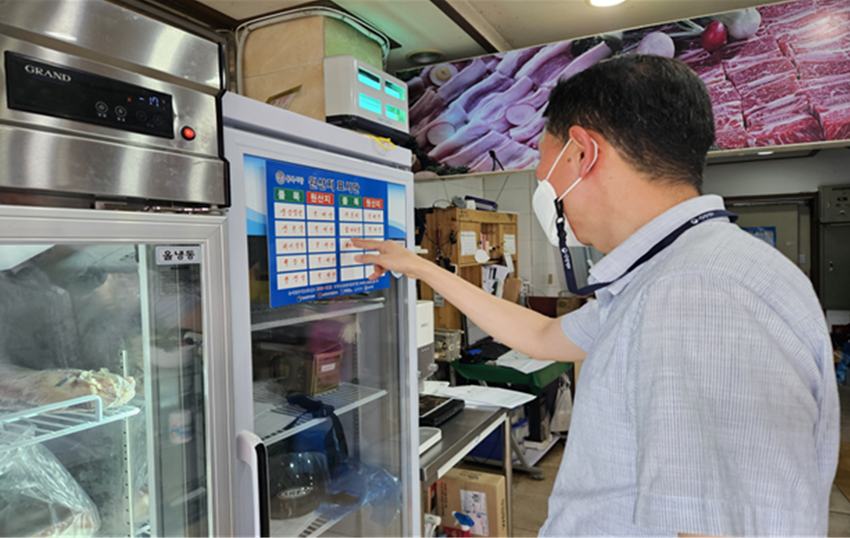 축산물 원산지 표시 업체 단속 장면.