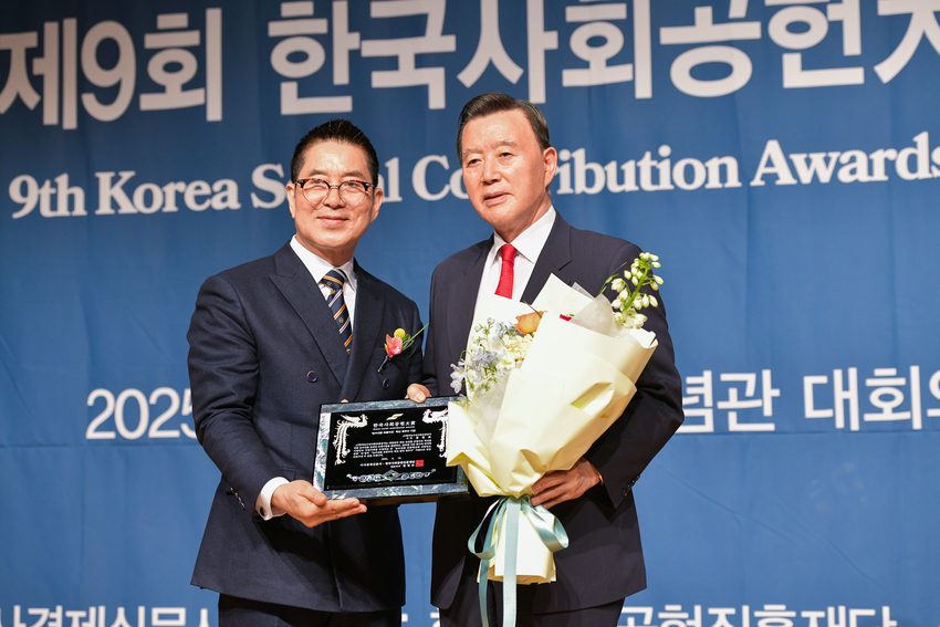 한국사회공헌대상의 홍문표 사장(오른쪽).