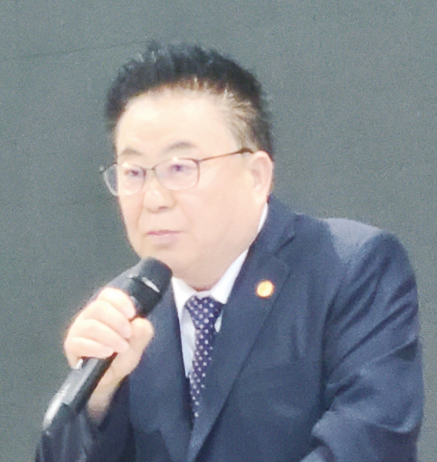 서울우유협동조합 문진섭 조합장은 인사말을 통해 조합의 당면과제와 해결방안을 제시하면서 조합원의 적극적인 참여를 당부했다.