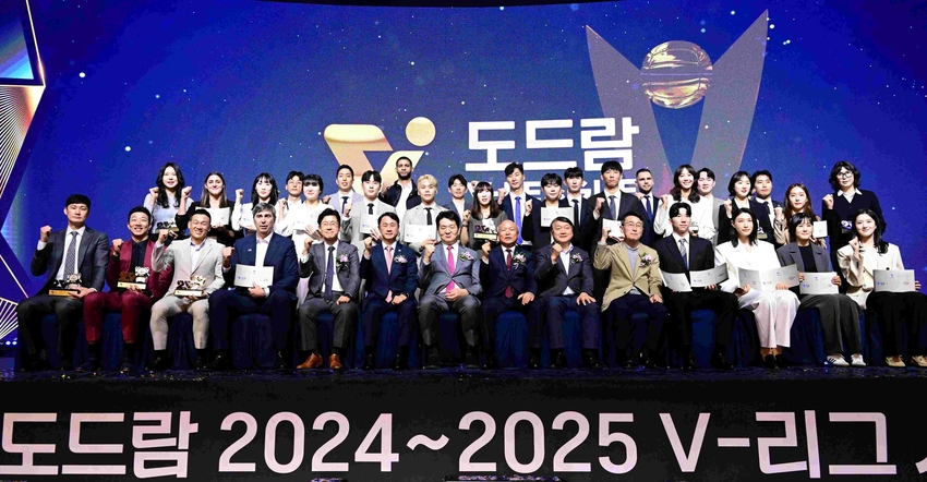 박광욱 조합장도 함께 한 2024~2025 도드람 V-리그 시상식, 도드람양돈농협은 2024~2025 시즌을 끝으로 V-리그 타이틀 스폰서를 내려 놓게됐다.