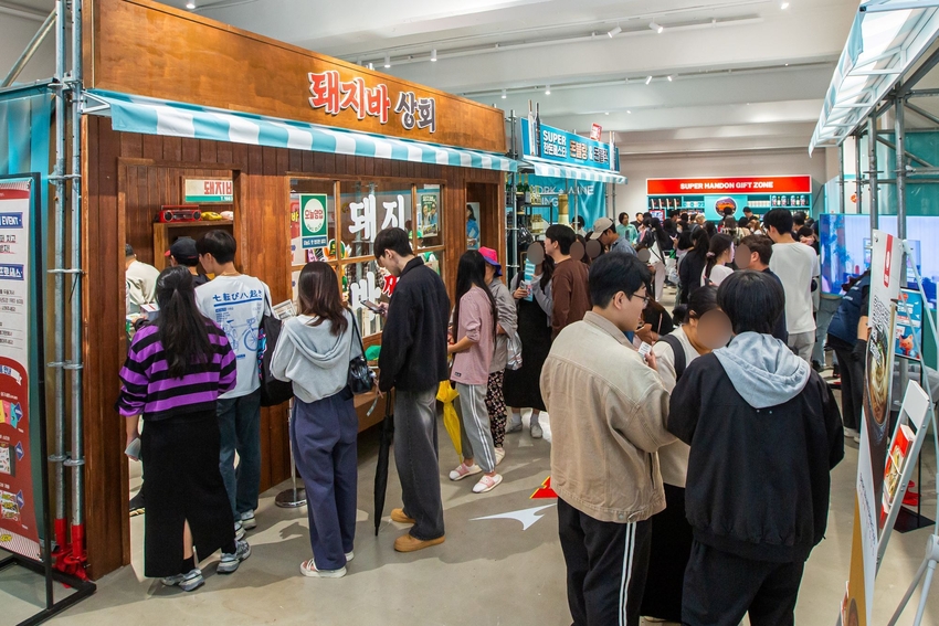샘표식품(차오차이), 와인플렉스, 롯데 돼지바 등이 참여한 한돈 파트너스 스토어는 레트로한 분위기로 MZ 소비자들의 큰 호응을 얻었다.