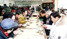 “사랑의 떡국 드시고 힘내세요”