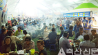 한우 굽는 냄새 가득…식객들 북적북적