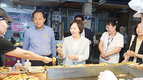 이의경 식약처장, 성수식품 장보기 체험