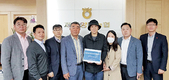 제주양돈농협, 백혈병 투병 직원 위한 성금 전달