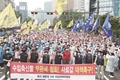생존 위해 거리 나선 축산농가