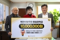 한돈농가 온정 북한이탈 대학생에 전달