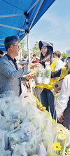한돈산업 이미지 개선 위한 꽃·액비 나눔