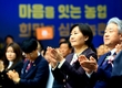 윤 대통령, “규제 개혁…농업인 힘껏 돕겠다”
