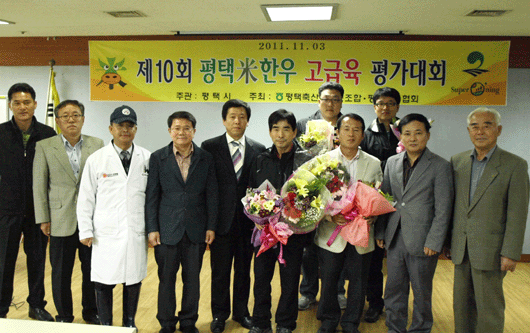 이환수 조합장(오른쪽 첫번째)이 수상자들과 함께 기념촬영을 했다.
