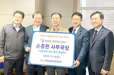 오른쪽부터 박세필 교수, 변대근 본부장, 손종헌 사무국장, 안승일 사무총장, 현학렬 부본부장.